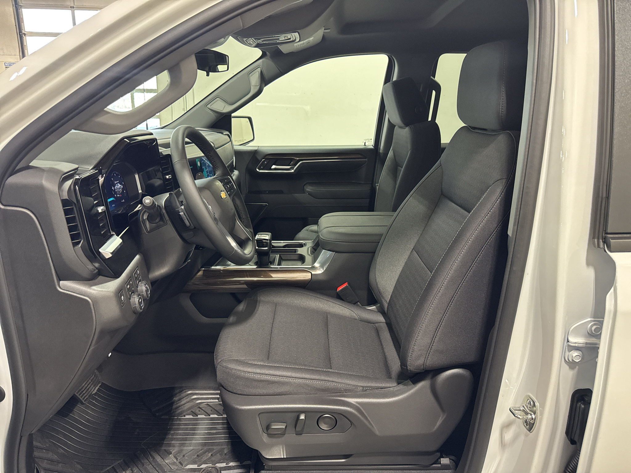 New 2026 Chevrolet Silverado 1500 LT w/ Z71 Off-Road Package AWD/4WD image 29