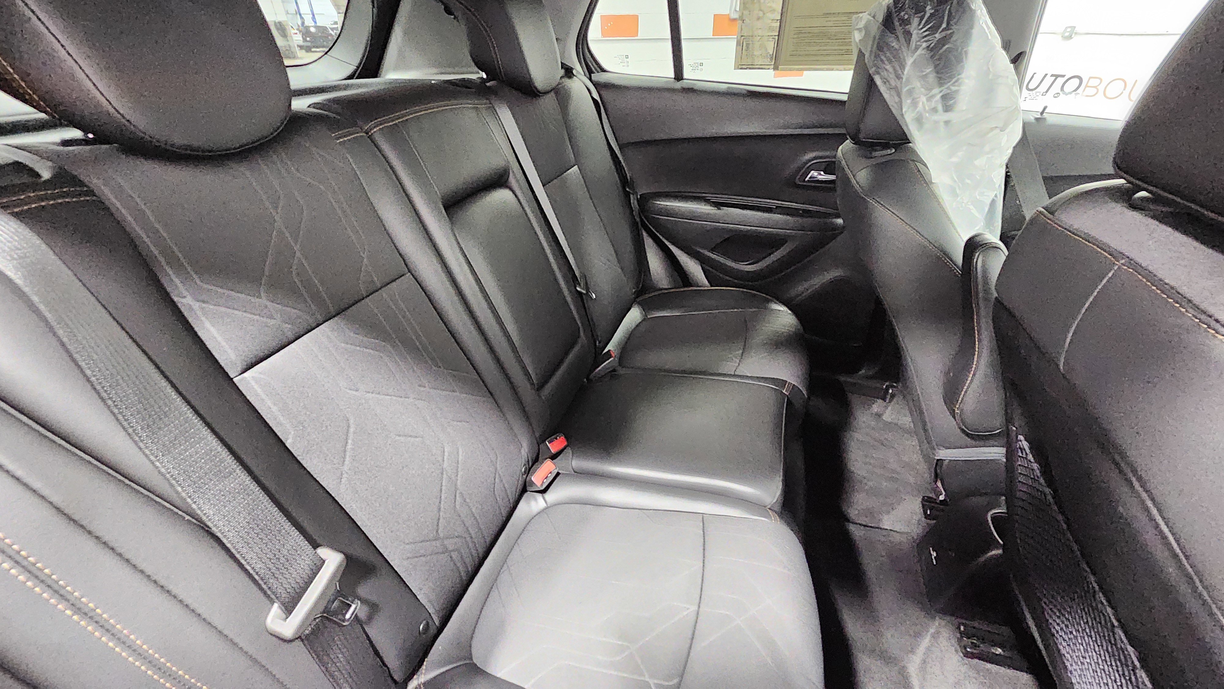 Used 2020 Chevrolet Trax LT w/ LT Convenience Package image 18