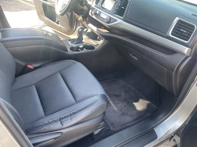 Used 2015 Toyota Highlander LE image 20
