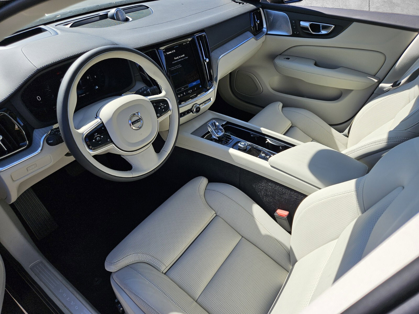 New 2025 Volvo V60 B5 Cross Country Ultra w/ Protection Package Premier image 6