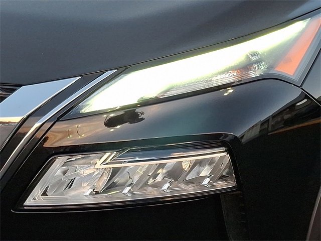 Used 2023 Nissan Rogue SV image 14