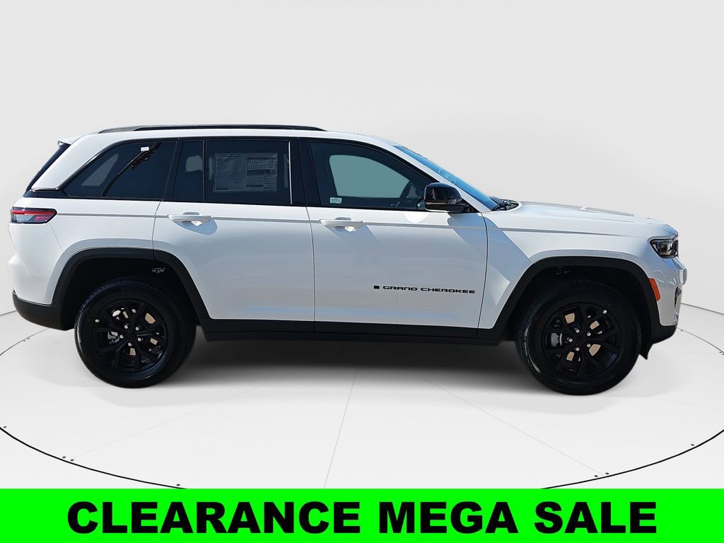 New 2025 Jeep Grand Cherokee Altitude image 2