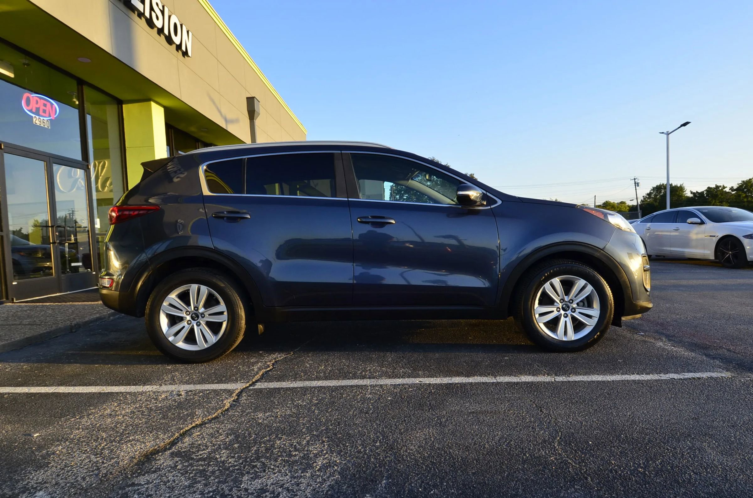 Used 2018 Kia Sportage LX w/ LX Technology Package image 8