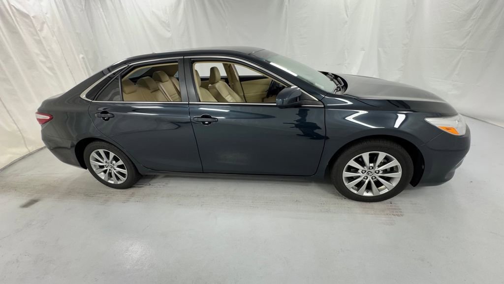 Used 2015 Toyota Camry XLE w/ Convenience Package FWD image 2