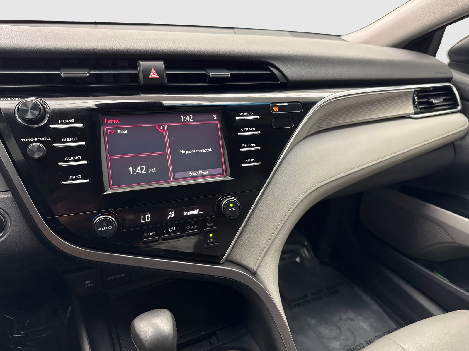 Used 2018 Toyota Camry SE w/ Convenience Package FWD image 24