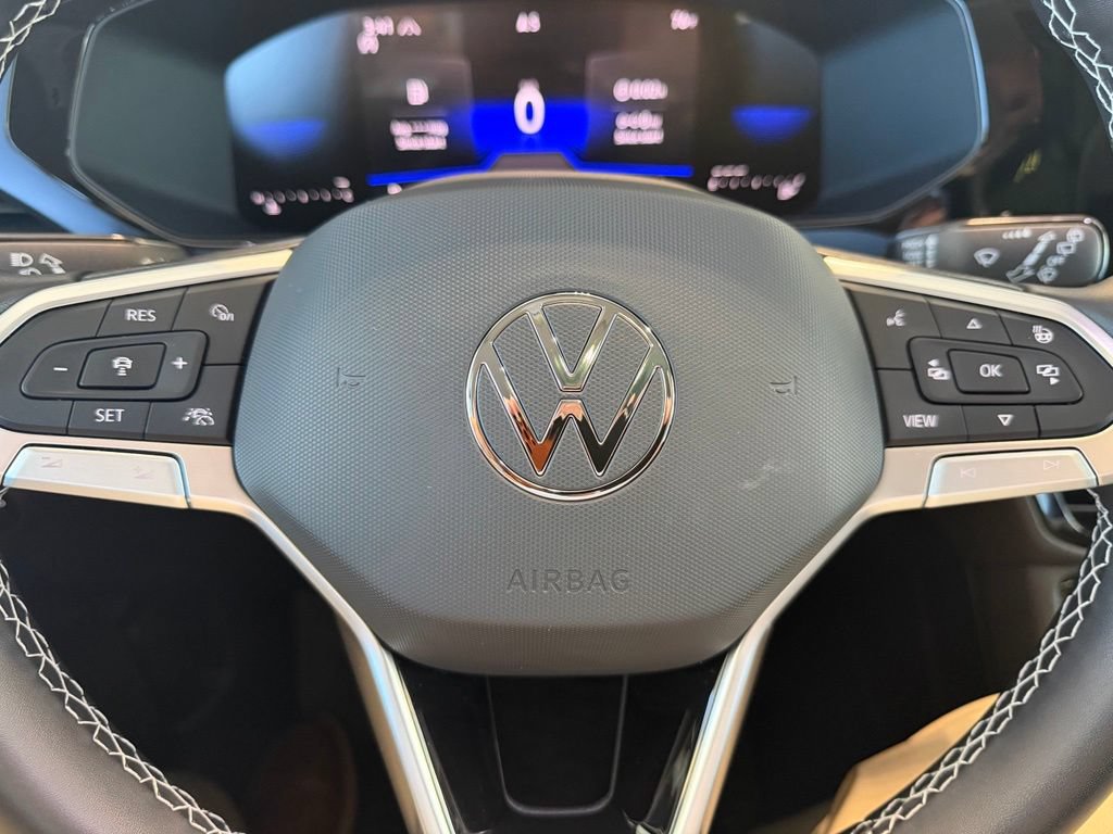 Used 2023 Volkswagen Taos SE w/ Panoramic Sunroof Package AWD/4WD image 12