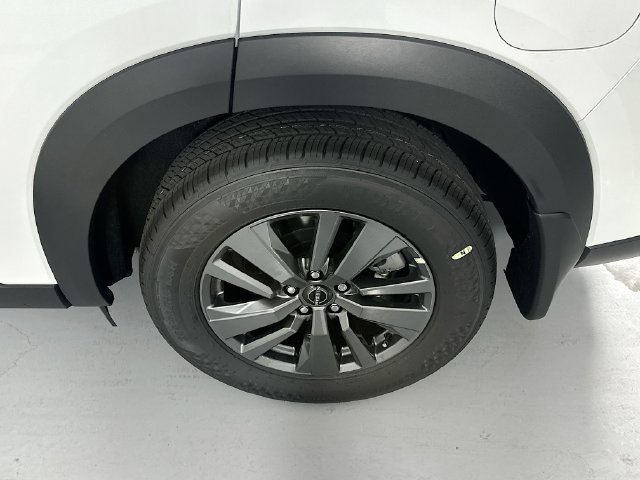New 2026 Nissan Pathfinder SV w/ SV Premium Package FWD image 11