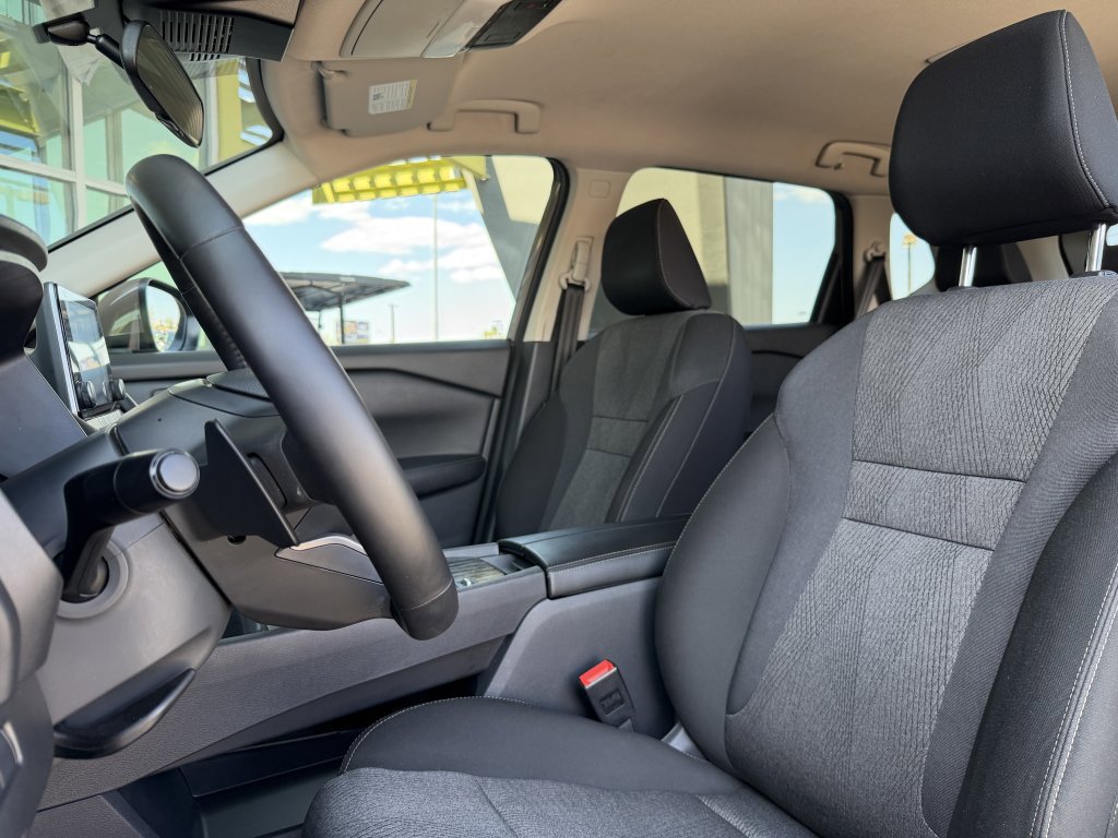 Used 2025 Nissan Rogue SV image 28