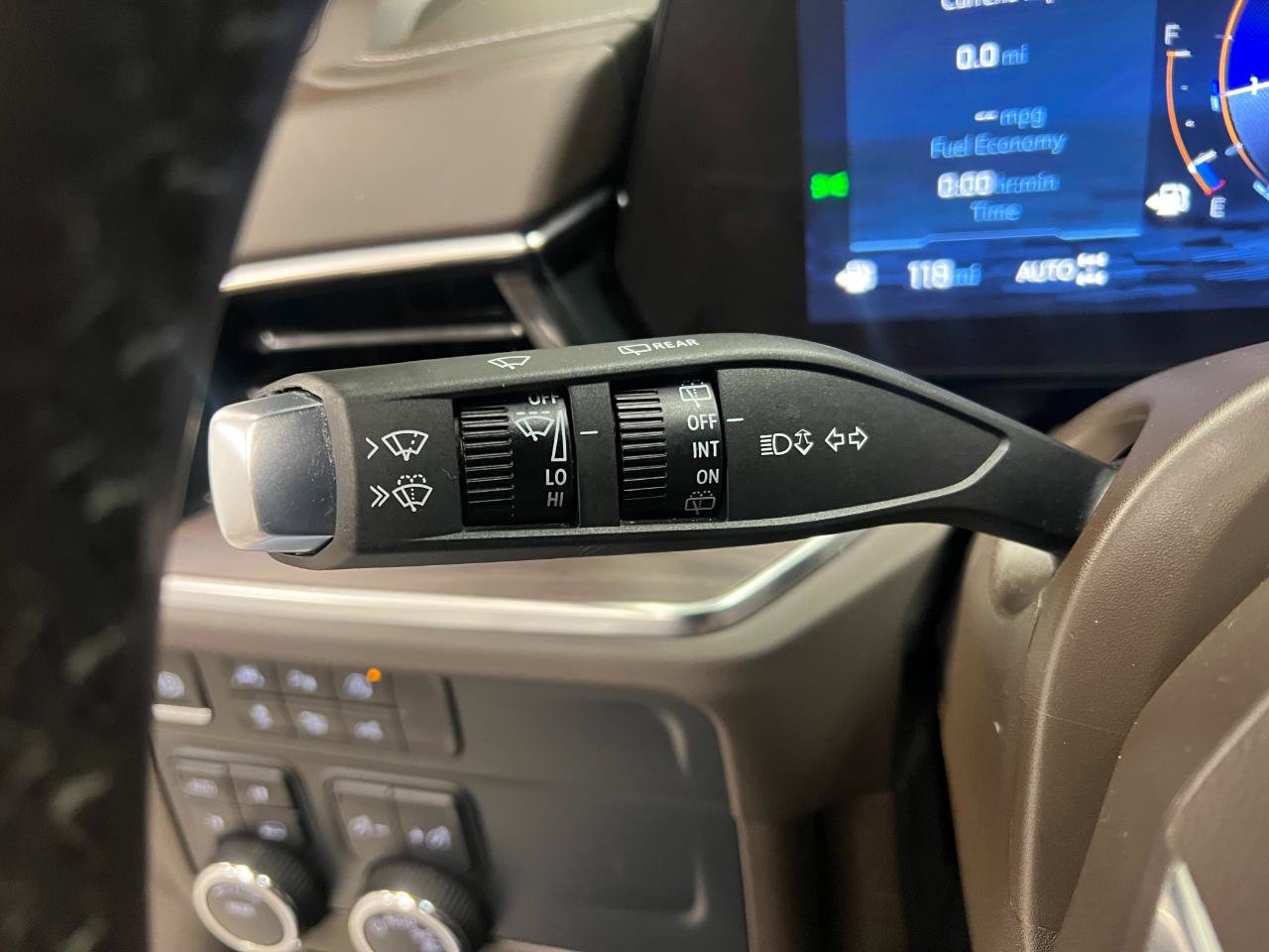 Used 2025 Chevrolet Suburban LT AWD/4WD image 43