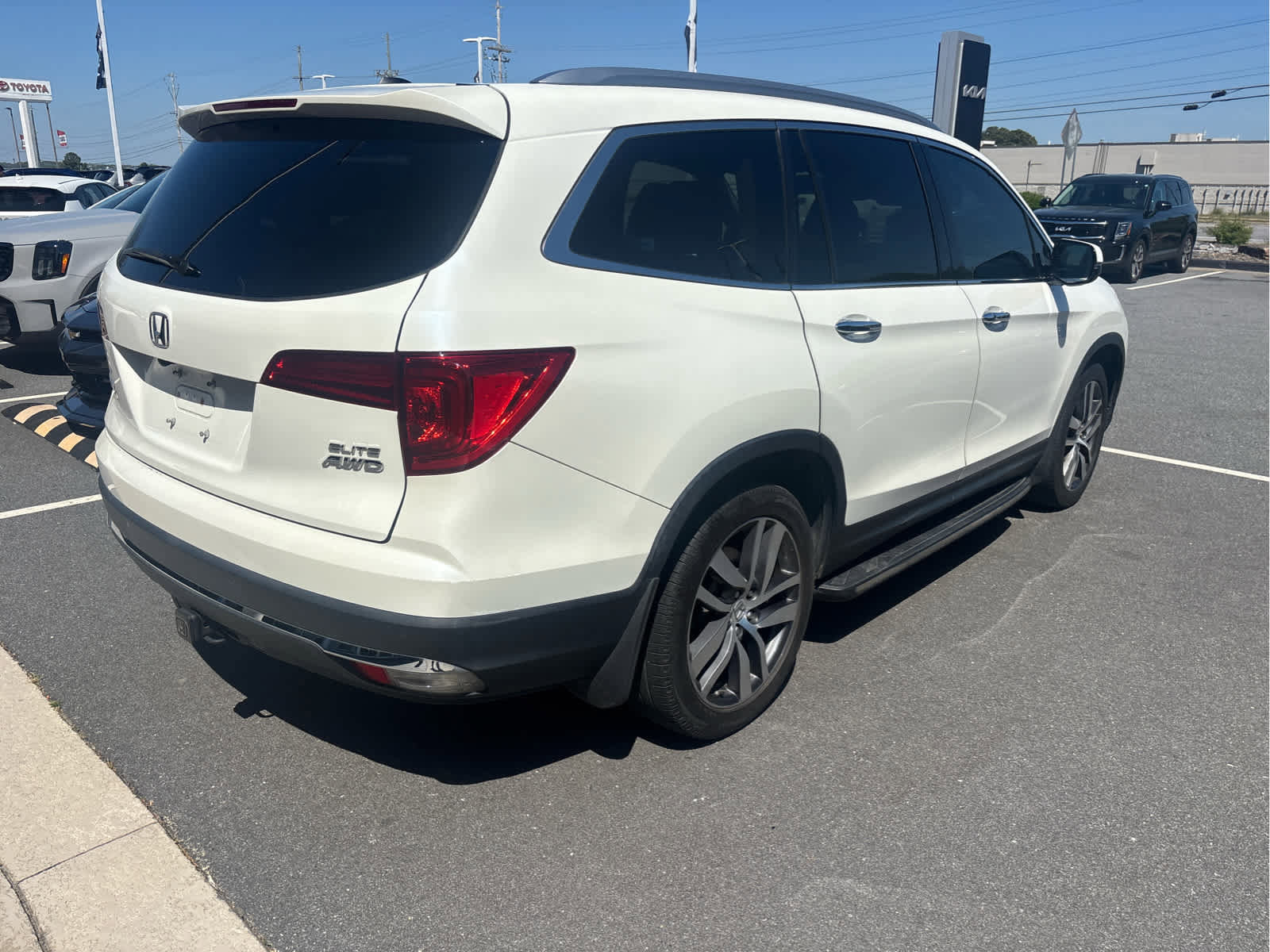 Used 2017 Honda Pilot Elite image 5