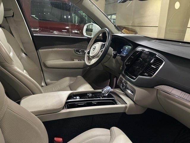 Used 2023 Volvo XC90 B6 Ultimate w/ Lounge Package image 7