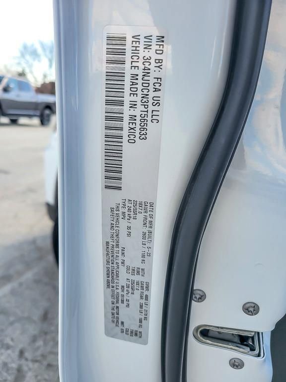 Used 2023 Jeep Compass Limited image 27