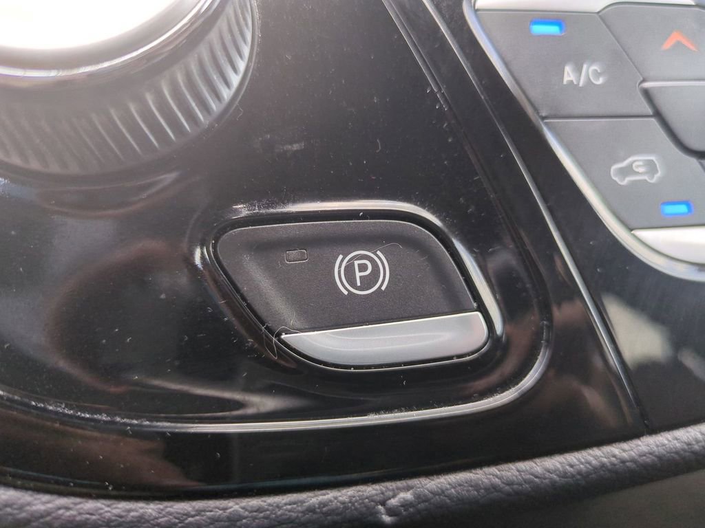 Used 2017 Chrysler Pacifica Limited FWD image 30