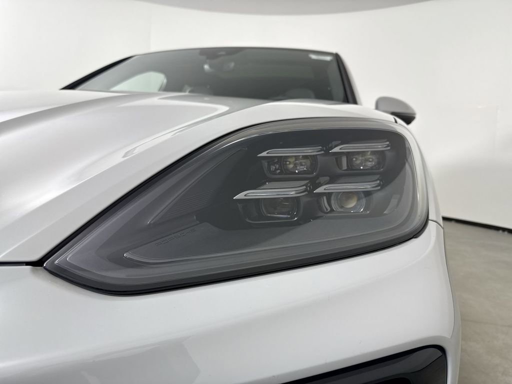 Used 2026 Porsche Cayenne S image 8