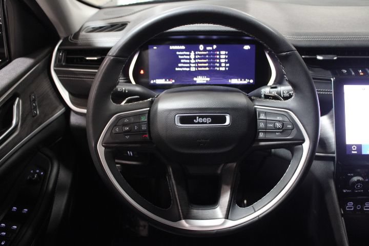 Used 2023 Jeep Grand Cherokee Limited AWD/4WD image 32