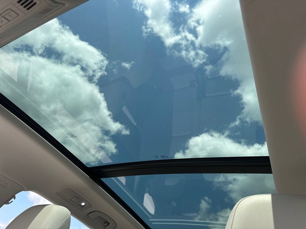 Used 2023 Volkswagen Tiguan SE w/ Panoramic Sunroof Package FWD image 19