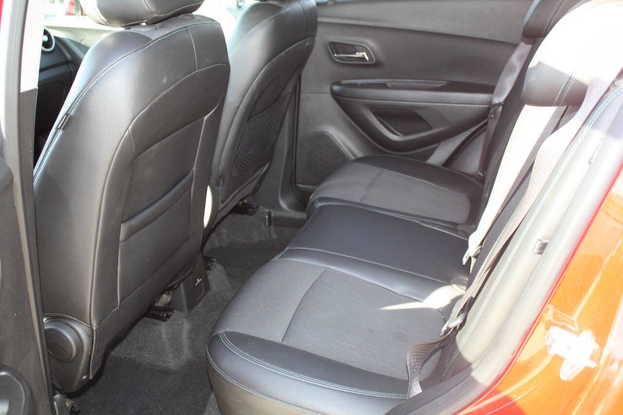 Used 2016 Chevrolet Trax LT w/ LT Convenience Package AWD/4WD image 8