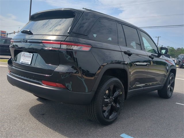 New 2025 Jeep Grand Cherokee Altitude image 4