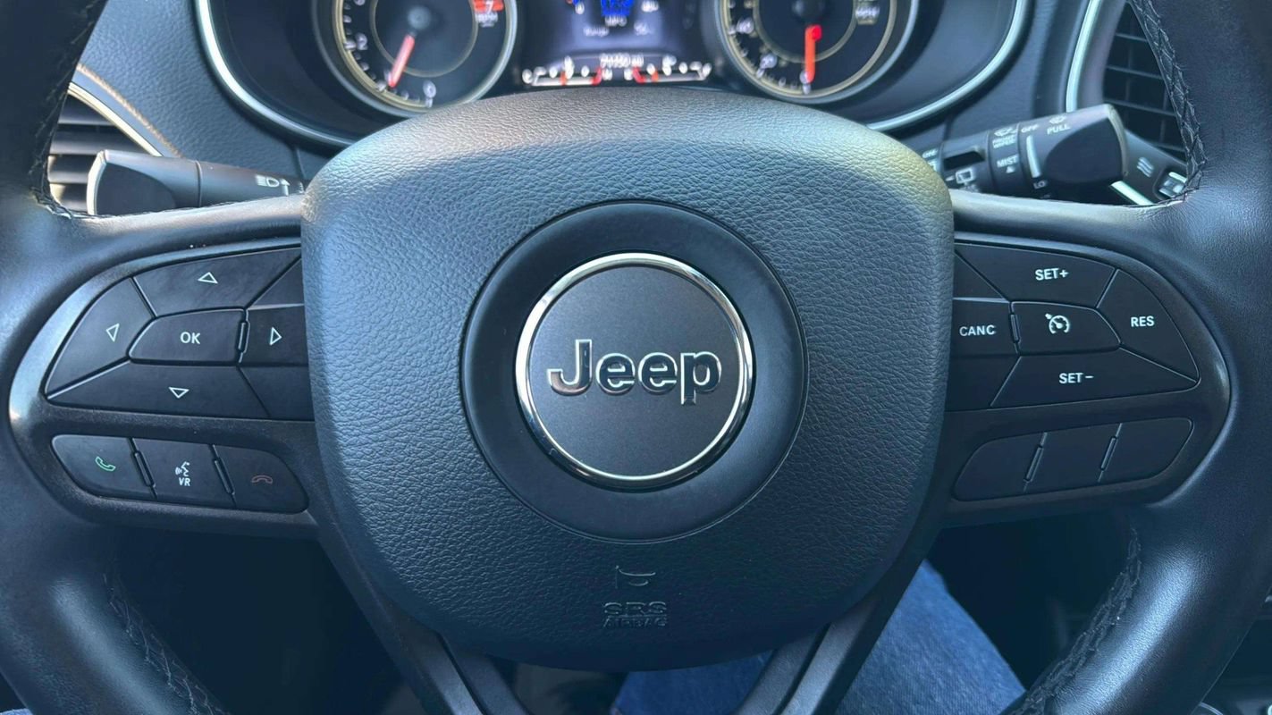 Used 2019 Jeep Cherokee Trailhawk w/ Comfort/Convenience Group AWD/4WD image 13