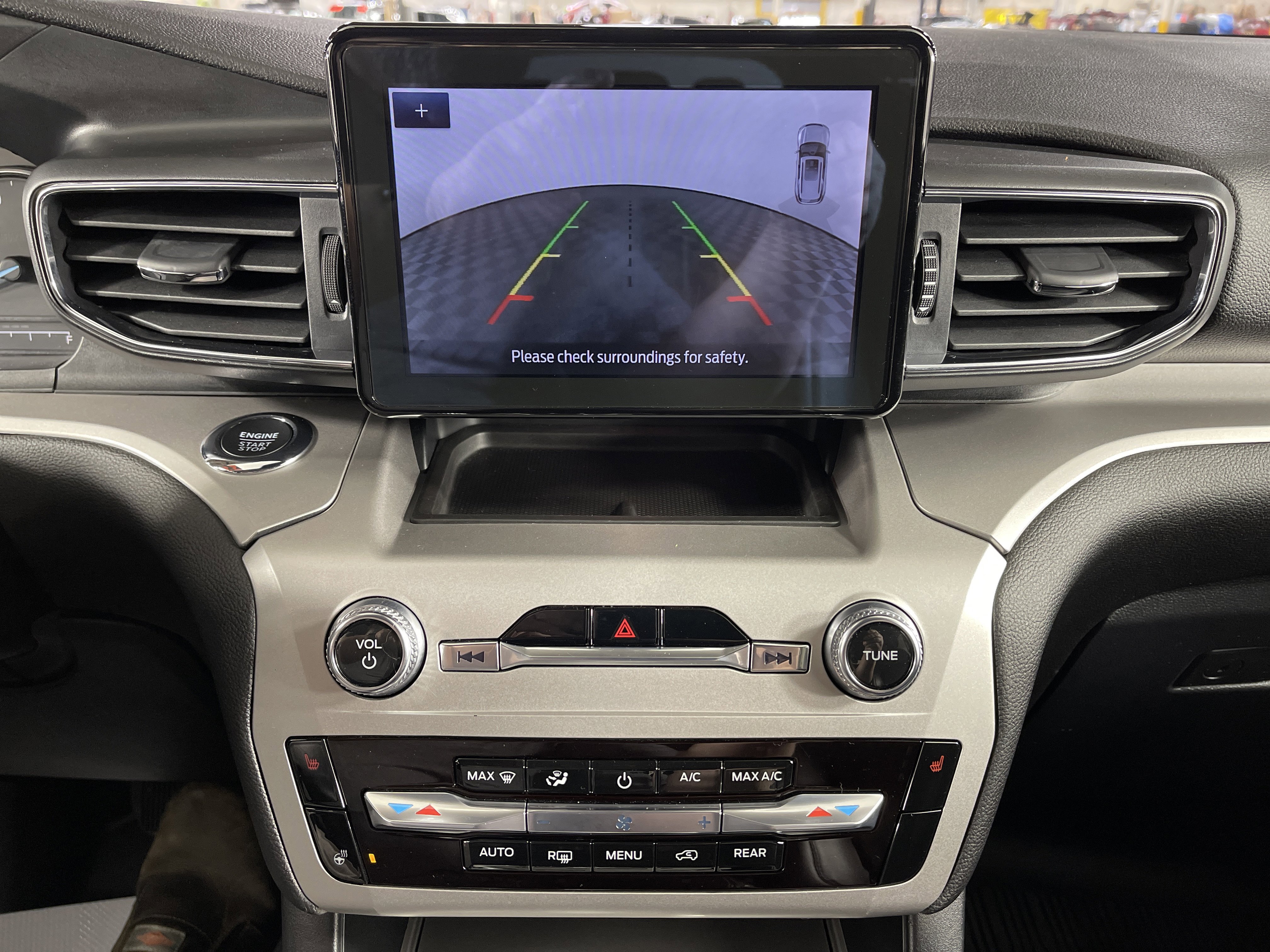 Used 2022 Ford Explorer XLT w/ Equipment Group 202A image 24