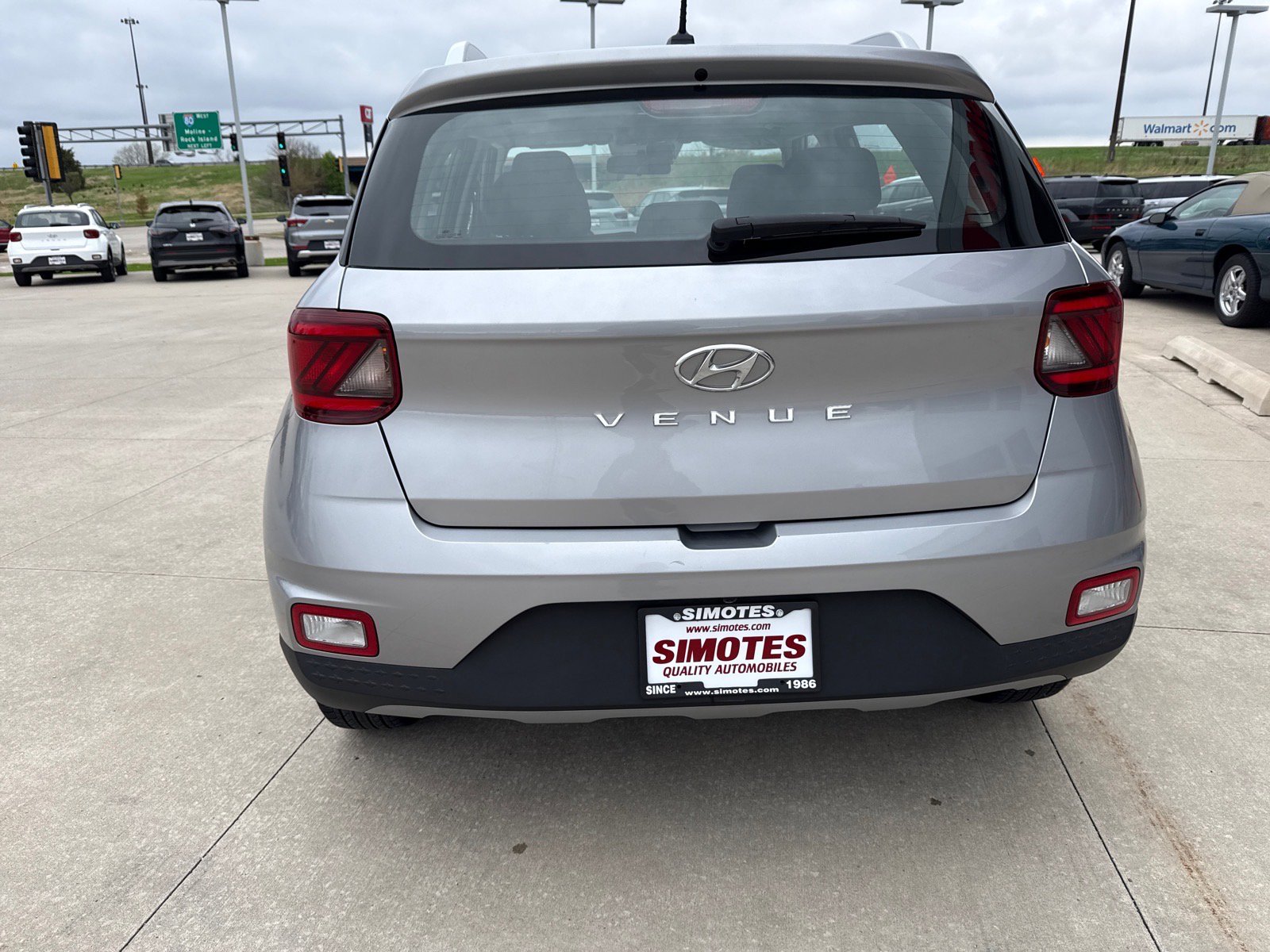 Used 2025 Hyundai Venue SEL FWD image 3