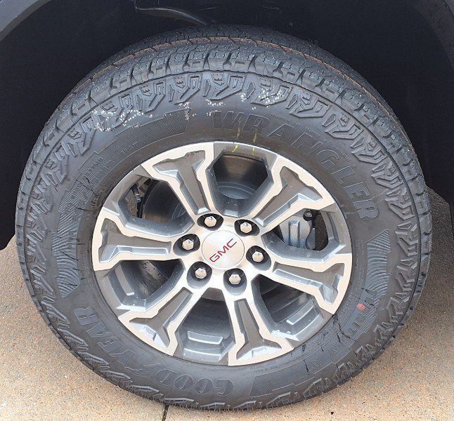 New 2026 GMC Sierra 1500 SLE image 20