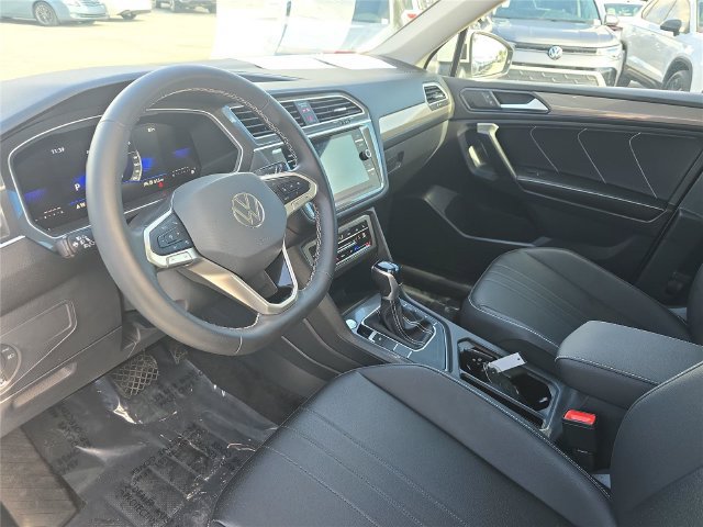 Used 2024 Volkswagen Tiguan SE FWD image 15