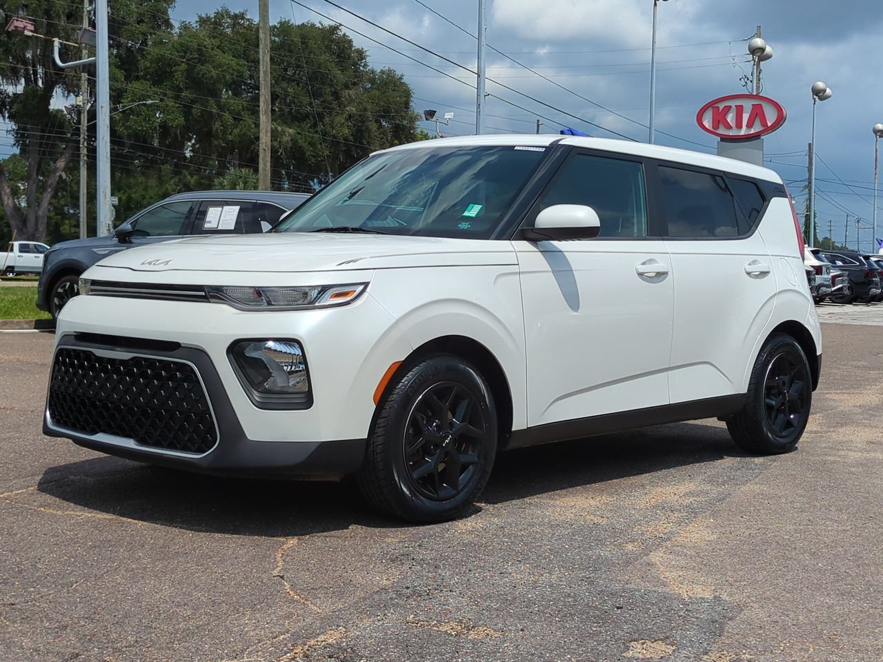 Certified 2022 Kia Soul LX w/ Technology Package FWD image 1
