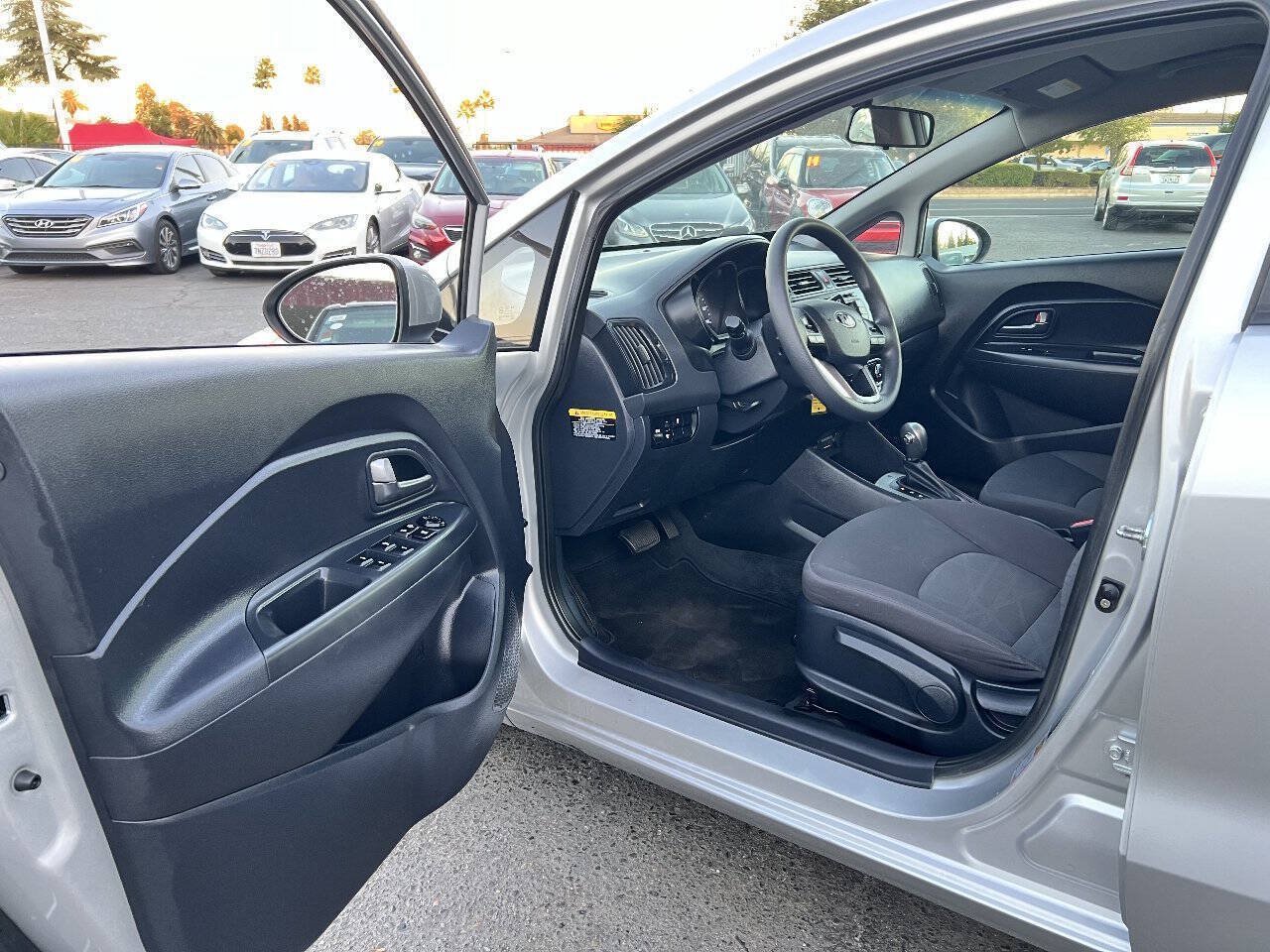 Used 2013 Kia Rio LX w/ PWR Pkg FWD image 8