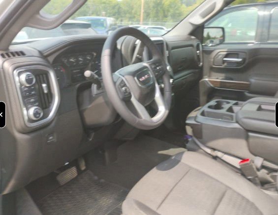 Used 2022 GMC Sierra 1500 SLE AWD/4WD image 2