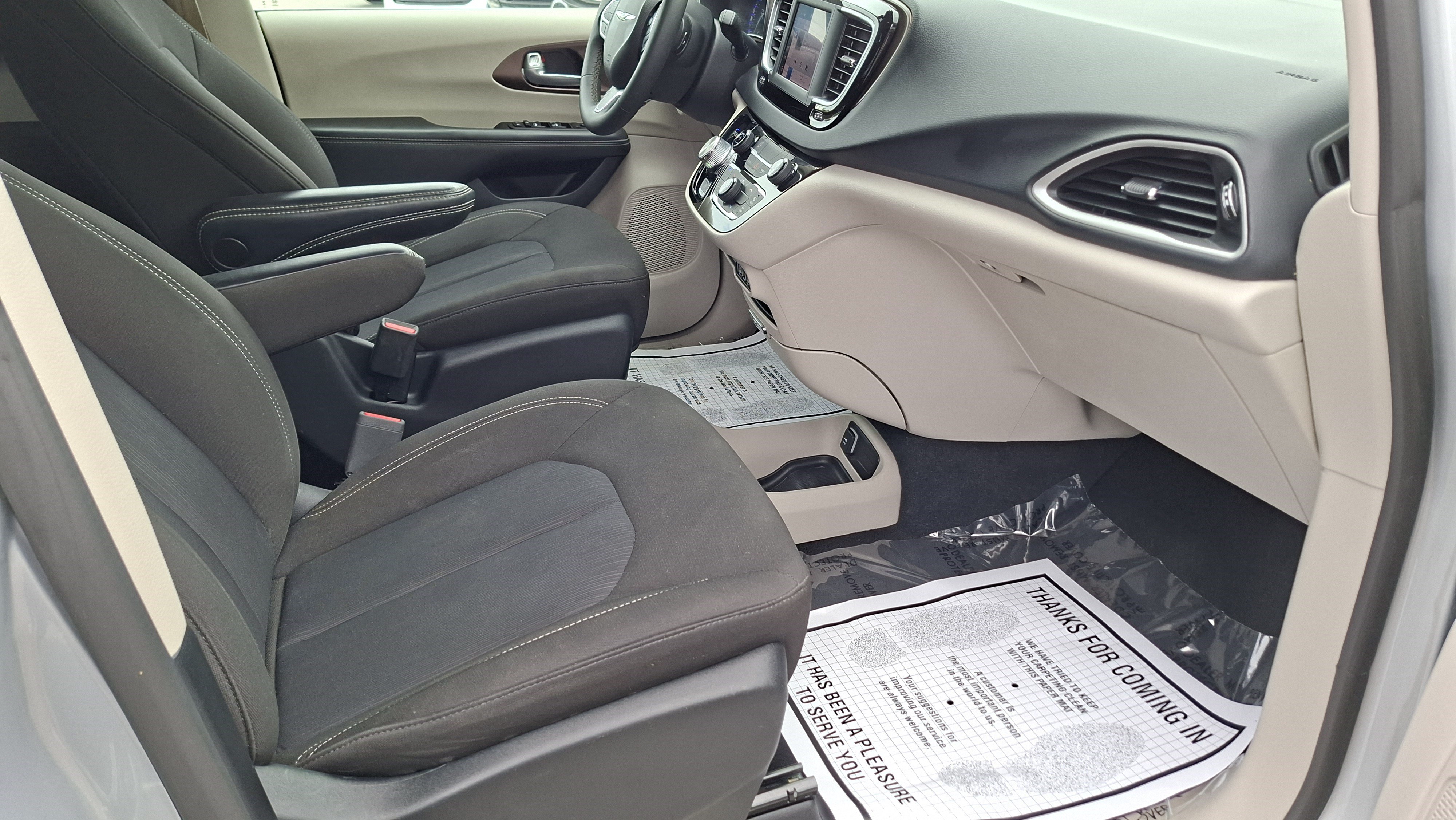 Used 2023 Chrysler Voyager LX FWD image 24