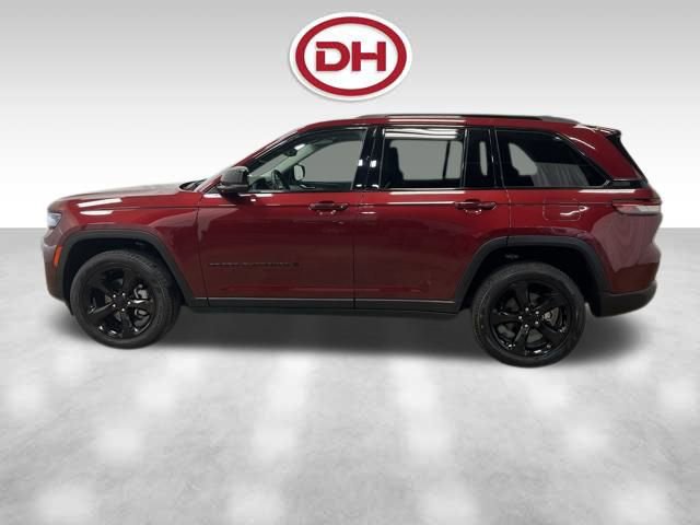 Used 2023 Jeep Grand Cherokee Limited w/ Black Appearance Package image 8