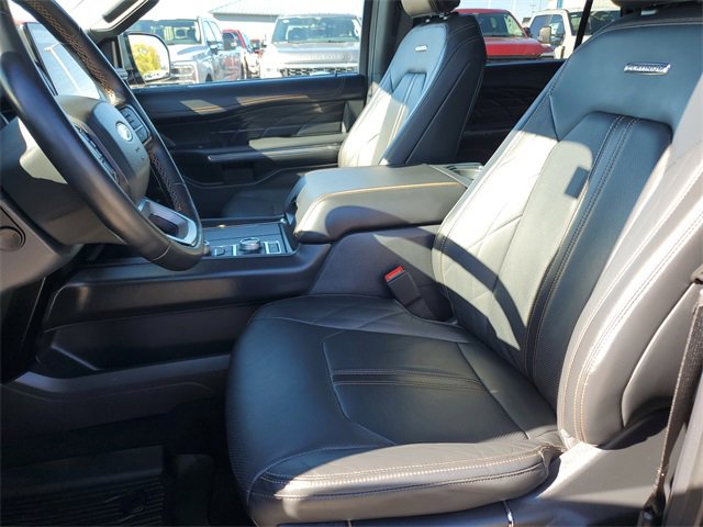 Used 2024 Ford Expedition Platinum image 27