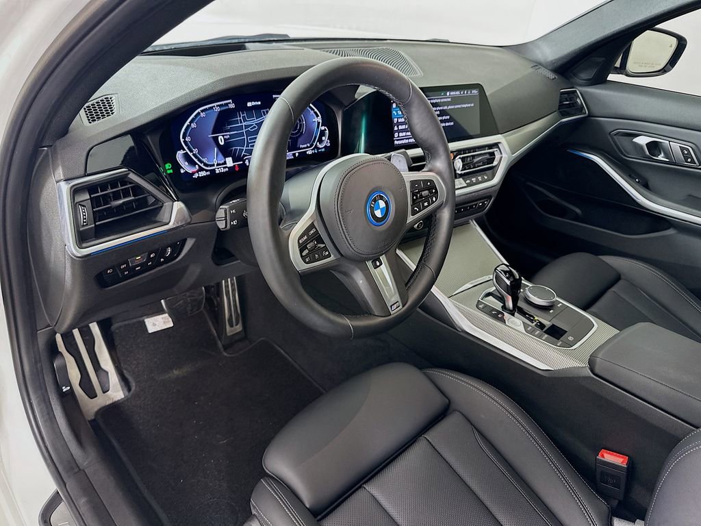Used 2022 BMW 330e 330e iPerformance w/ M Sport Package image 9