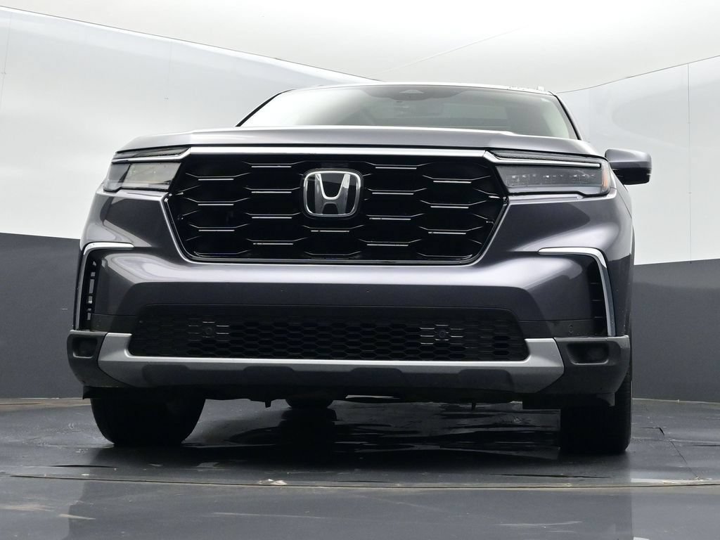 Certified 2025 Honda Pilot Touring image 11