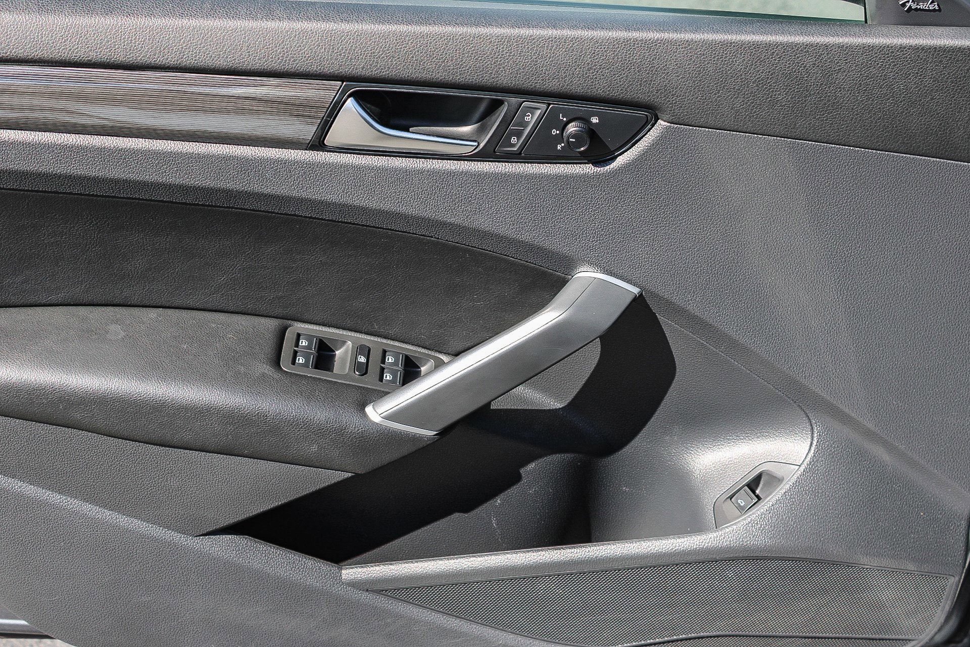 Used 2021 Volkswagen Passat 2.0T R-Line image 21