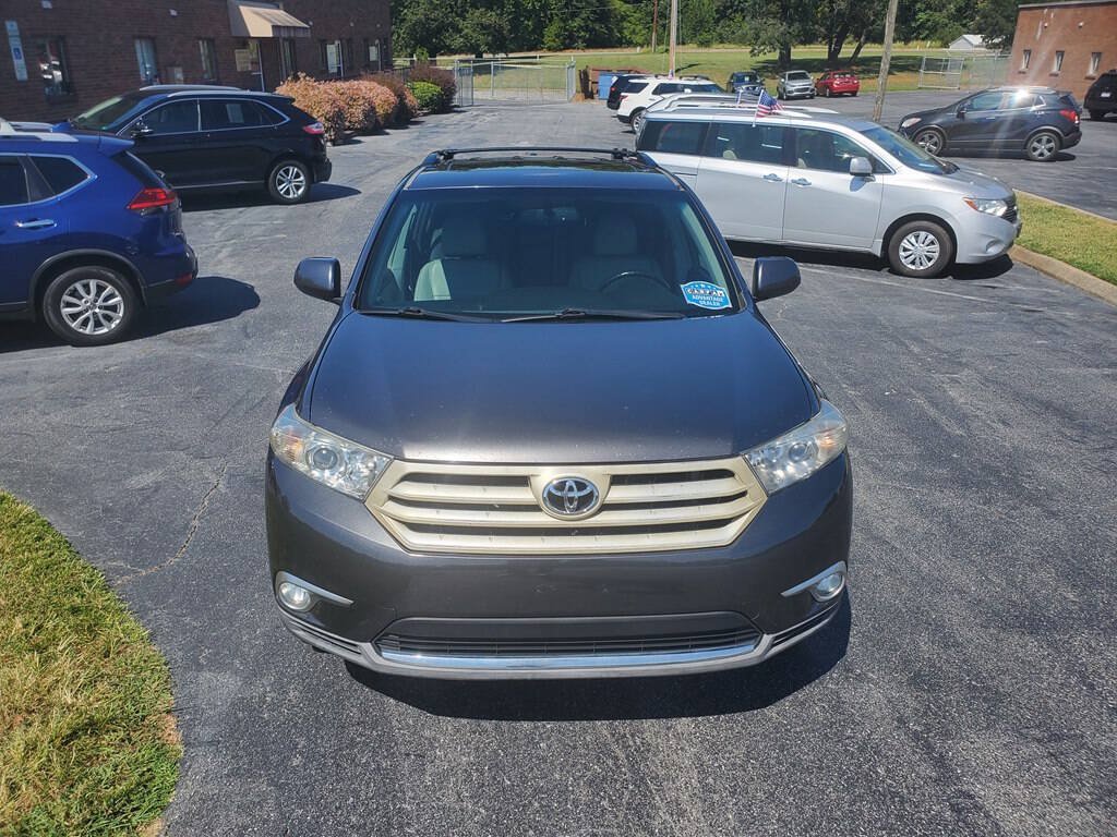 Used 2011 Toyota Highlander SE w/ Tow Pkg AWD/4WD image 2