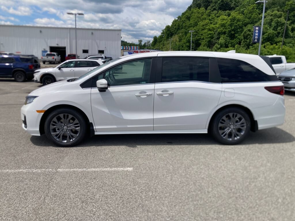 New 2026 Honda Odyssey Touring image 3