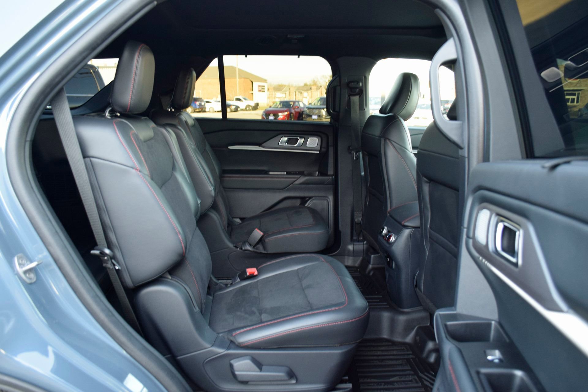 Certified 2025 Ford Explorer ST image 24