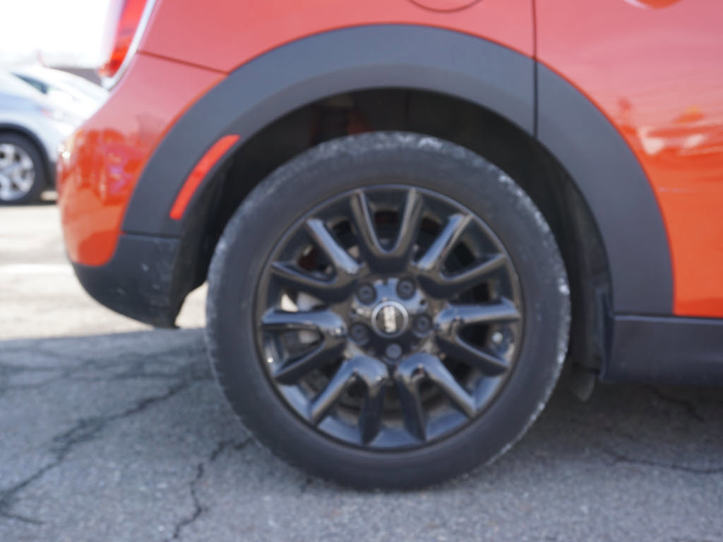 Used 2019 MINI Cooper 4-Door Hardtop image 4