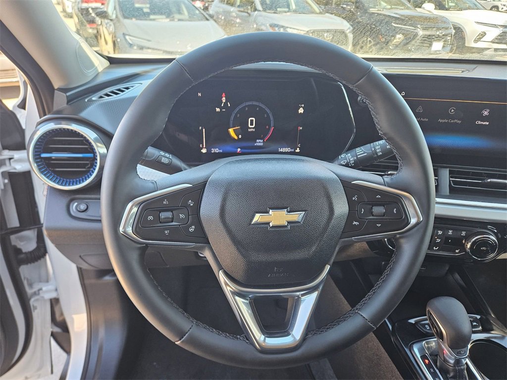 Used 2025 Chevrolet Trax LT w/ LT Convenience Package image 17