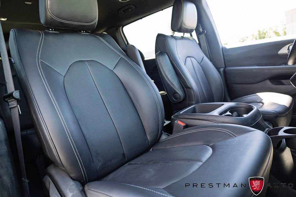 Used 2025 Chrysler Pacifica Select FWD image 4