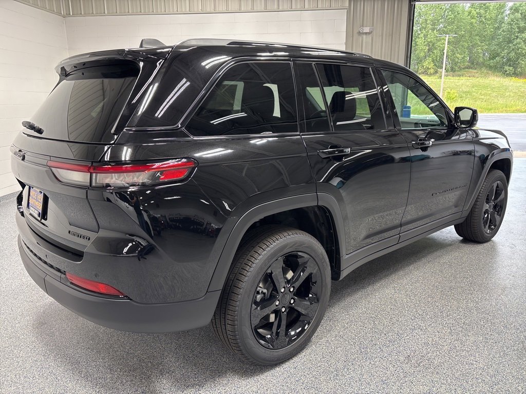 New 2025 Jeep Grand Cherokee Limited w/ Black Appearance Package image 7