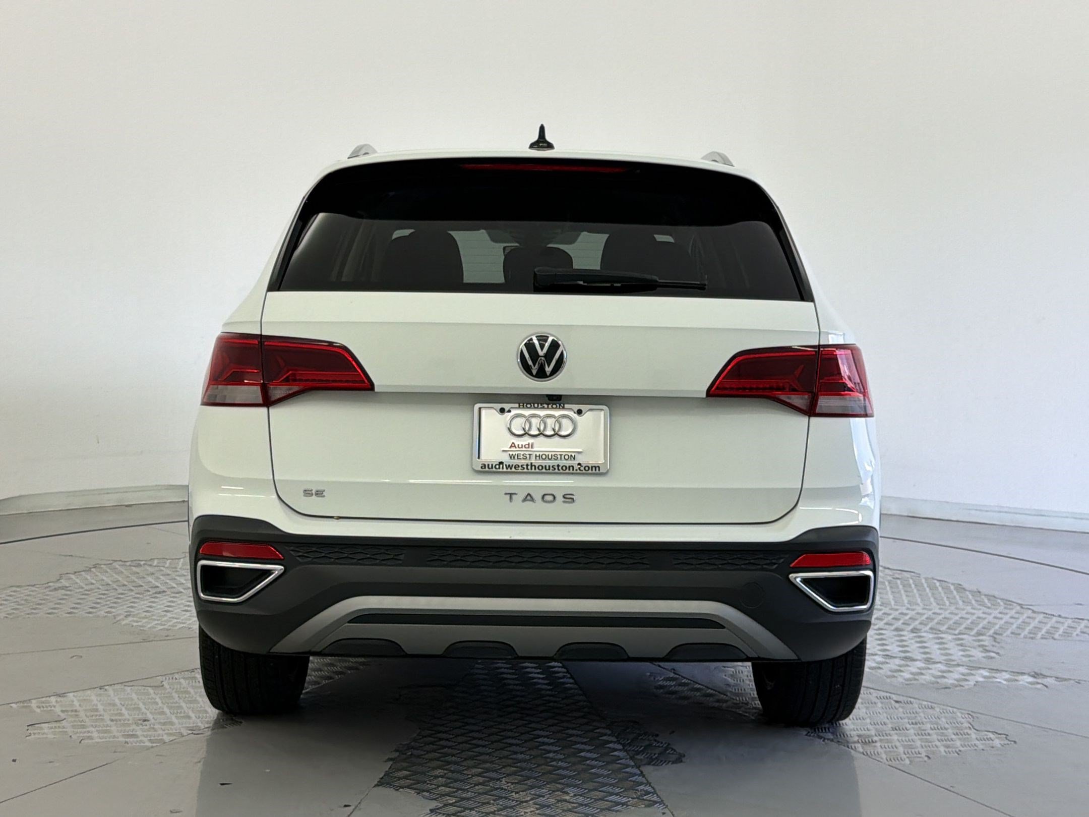 Used 2024 Volkswagen Taos SE FWD image 10
