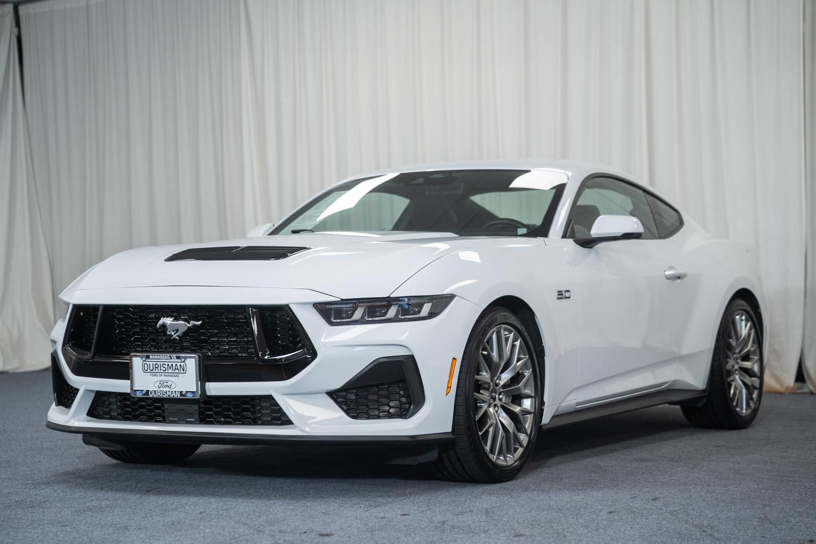 Used 2024 Ford Mustang GT Premium RWD image 3