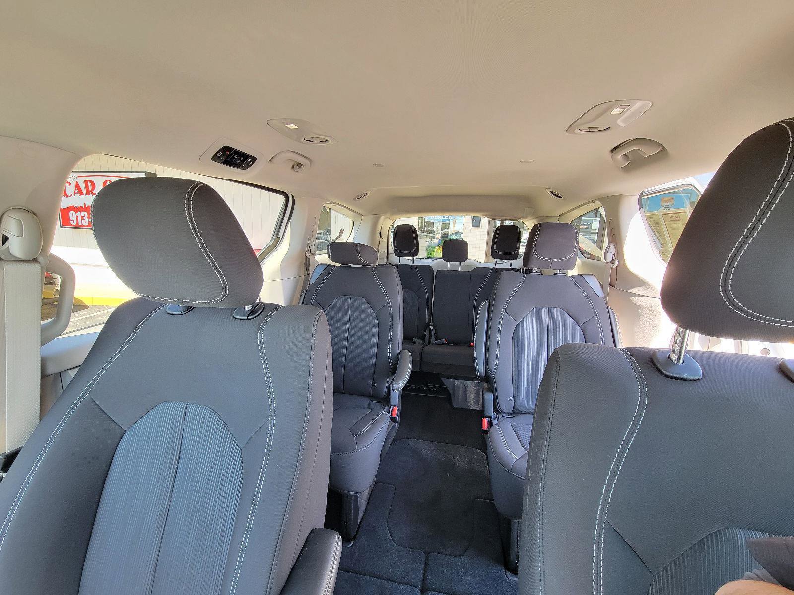 Used 2024 Chrysler Voyager LX image 23