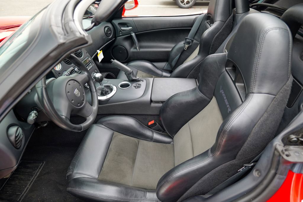 Used 2004 Dodge Viper SRT-10 image 35