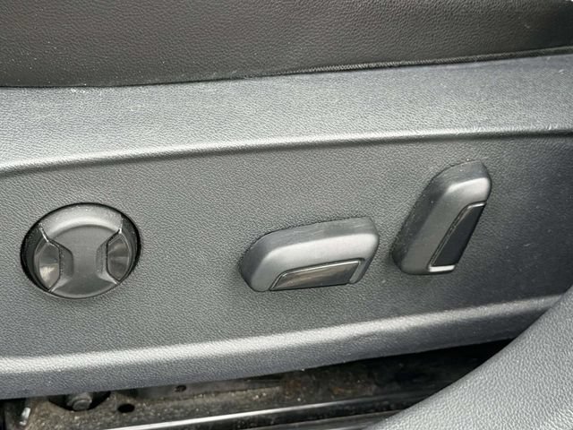 Certified 2023 Volkswagen Jetta SE w/ Panoramic Sunroof Package FWD image 20