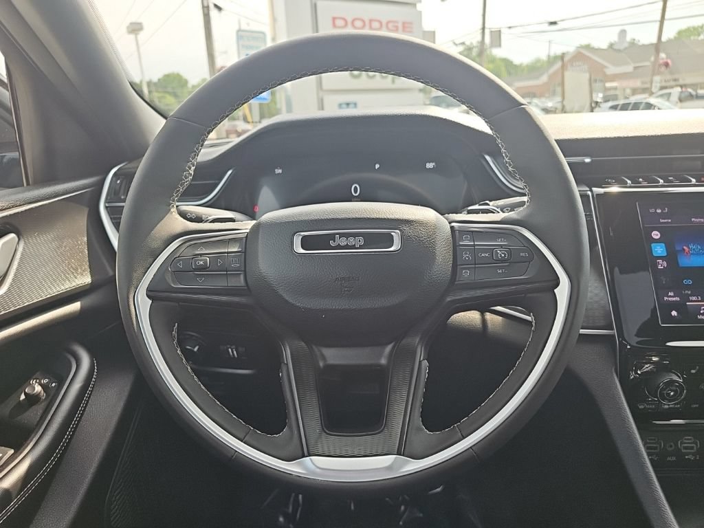 Certified 2025 Jeep Grand Cherokee L Altitude AWD/4WD image 23