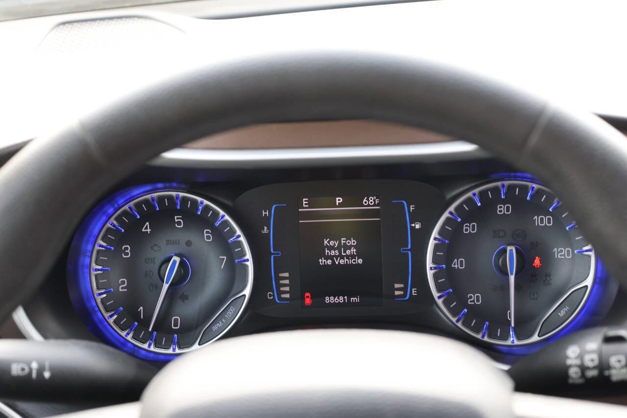 Used 2017 Chrysler Pacifica Touring Plus image 19